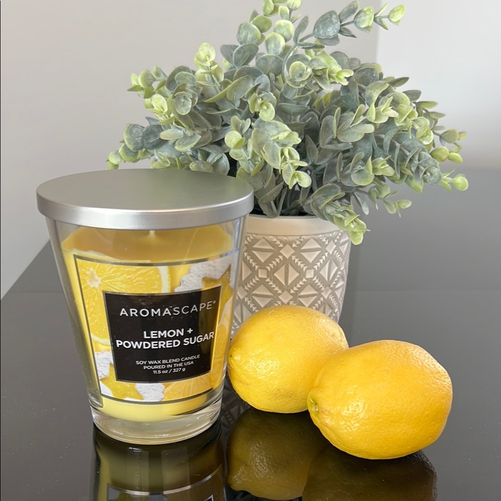 Chesapeake Bay Aromascape Lemon + Powdered Sugar Single Wick Candle 11.5 oz